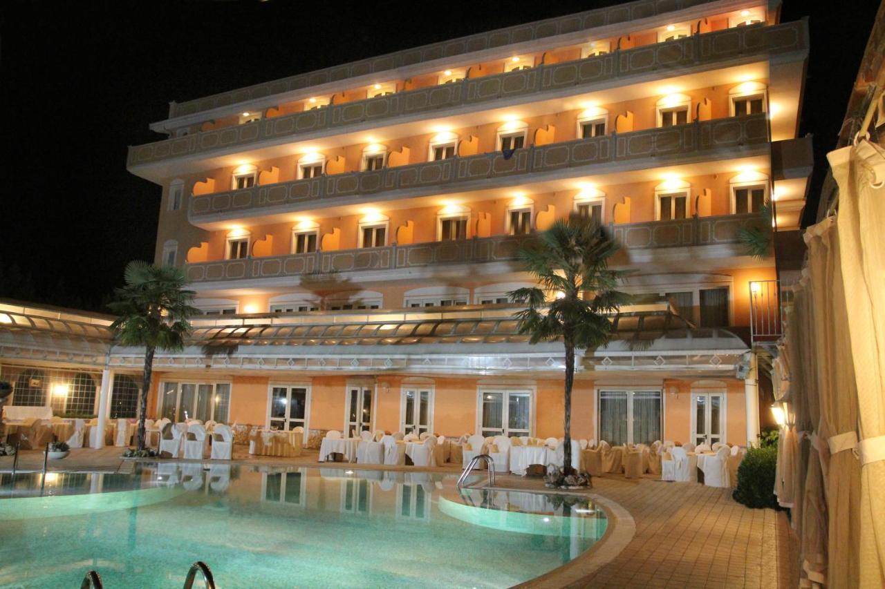 Grand Hotel Osman Ristorante Il Danubio Atena Lucana Εξωτερικό φωτογραφία