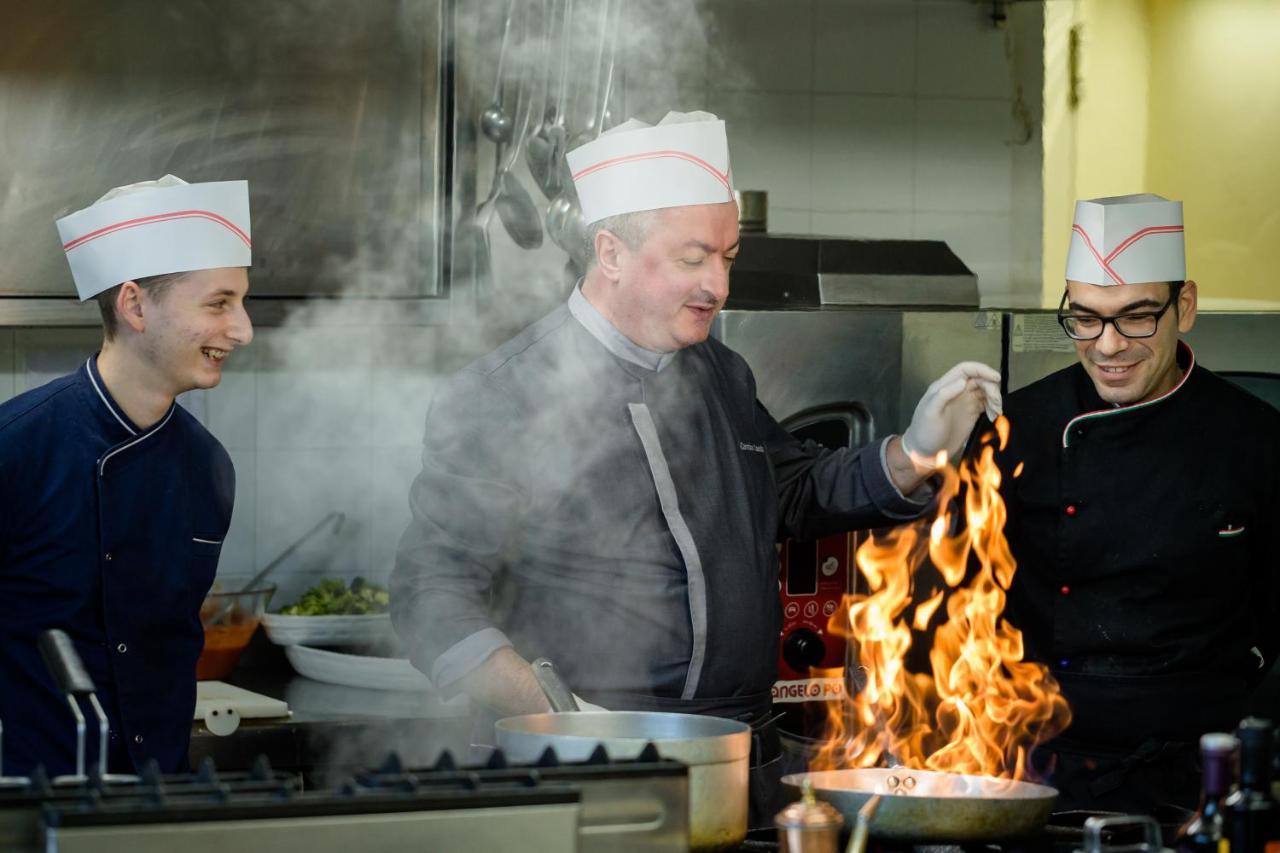 Grand Hotel Osman Ristorante Il Danubio Atena Lucana Εξωτερικό φωτογραφία